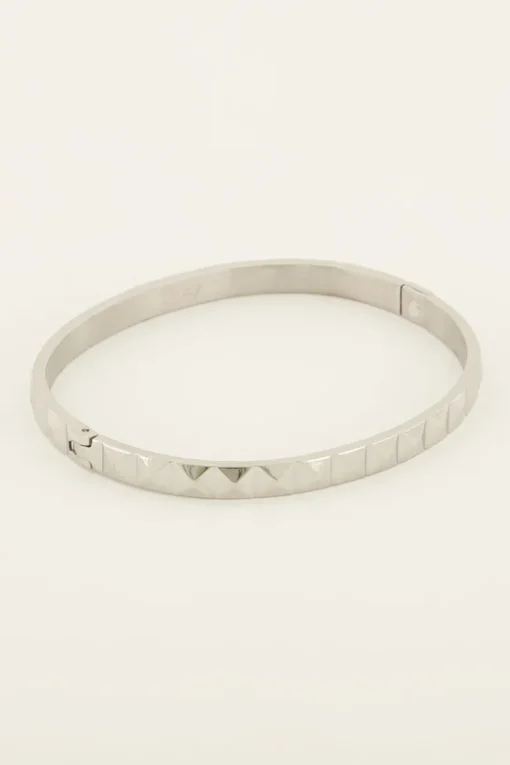 Bangle Met Studs