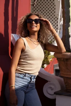 Beige Asymmetrische Top Met Rib Structuur