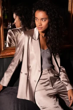 Beige Blazer Met Dubbele Knopen Satijn