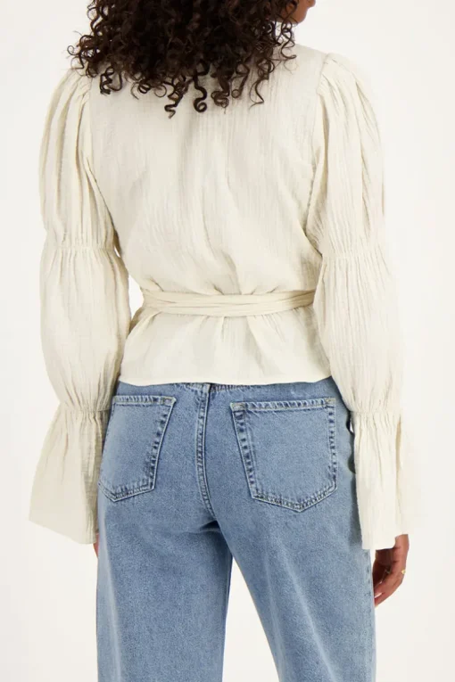 Beige Blouse Met Wijde Mouwen En Strik