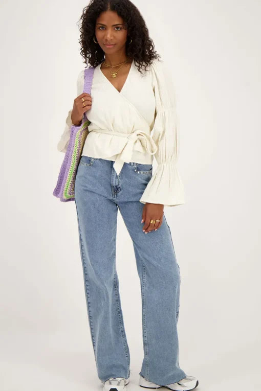 Beige Blouse Met Wijde Mouwen En Strik