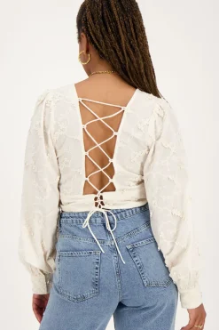 Beige Embroidery Top Met Open Rug
