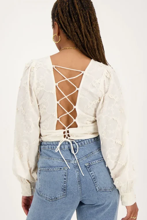 Beige Embroidery Top Met Open Rug