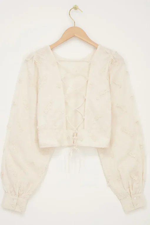 Beige Embroidery Top Met Open Rug