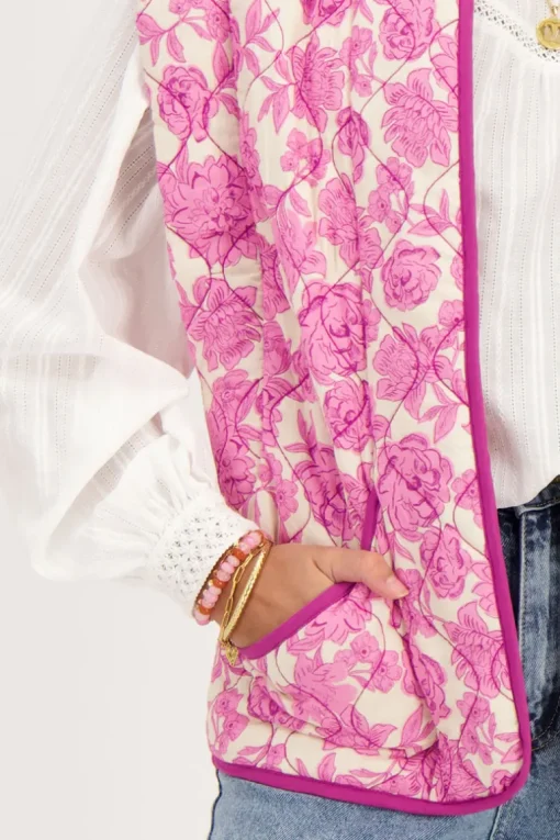 Beige Gewatteerd Gilet Met Roze En Paarse Bloemenprint