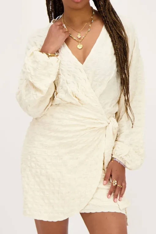 Beige Jurk Met Overslag En Structuur