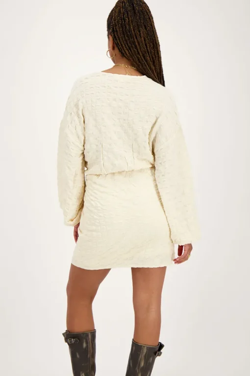 Beige Jurk Met Overslag En Structuur