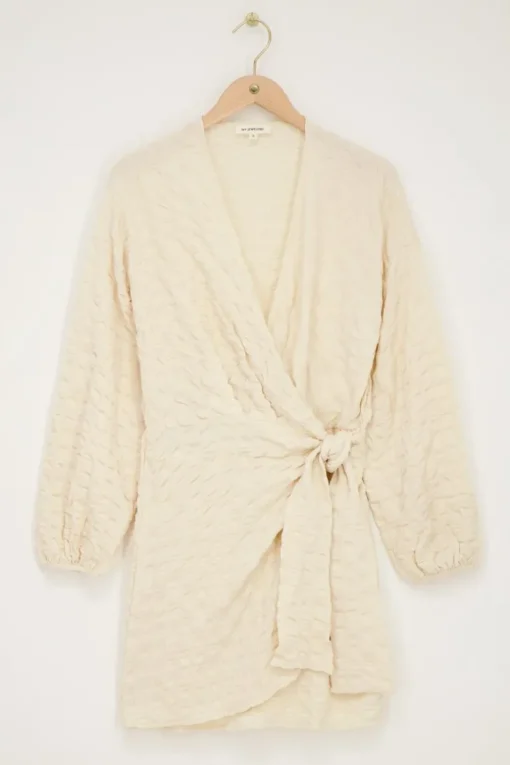 Beige Jurk Met Overslag En Structuur