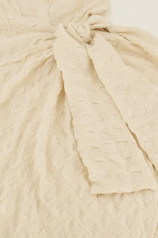 Beige Jurk Met Overslag En Structuur