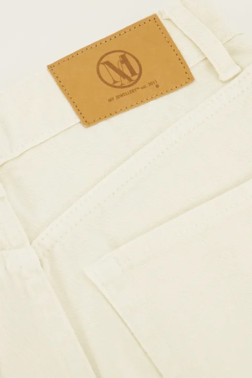 Beige Kort Broekje Met Gerafelde Pijpjes