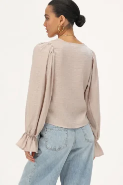 Beige Shiny Top Met Strikjes & Ruffle Mouwtjes