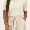 Beige Short Satijnen Look Met Strikdetail