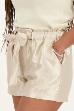 Beige Short Satijnen Look Met Strikdetail