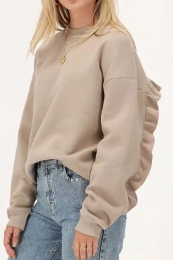 Beige Sweater Met Ruffle En Patch