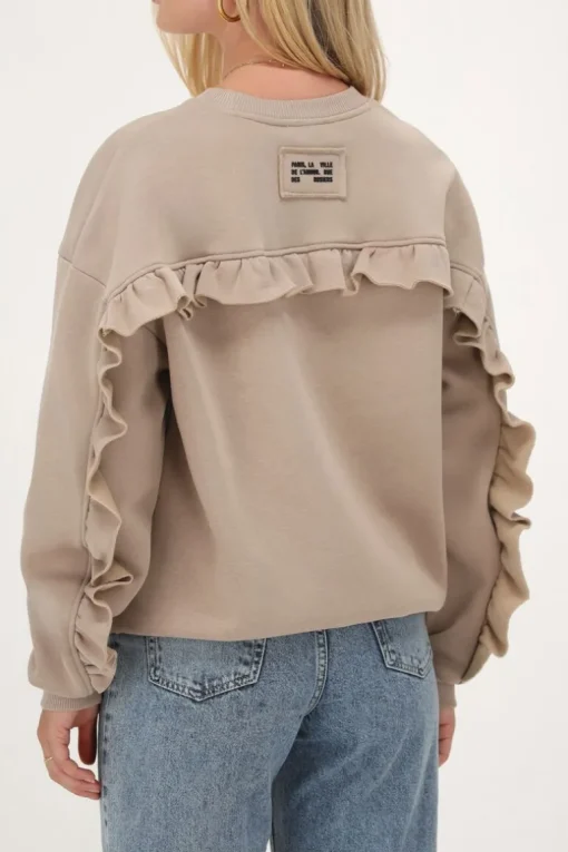 Beige Sweater Met Ruffle En Patch