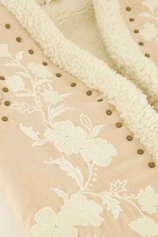 Beige Teddy Gilet Met Embroidery