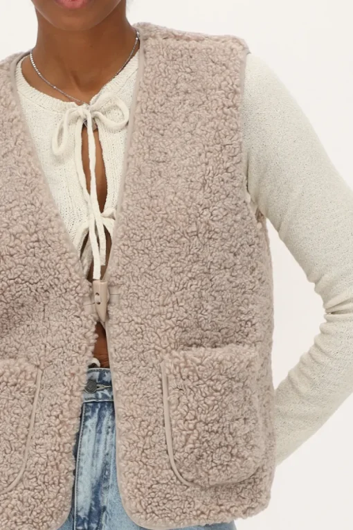 Beige Teddy Gilet Met Knoop