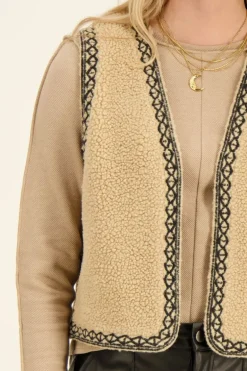 Beige Teddy Gilet Met Zwarte Embroidery