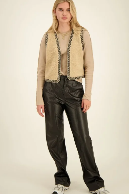 Beige Teddy Gilet Met Zwarte Embroidery