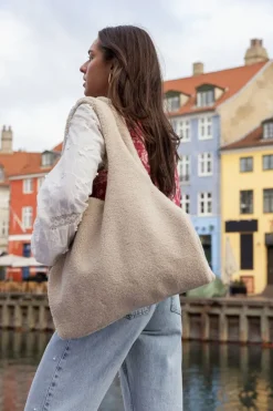 Beige Teddy Shopper
