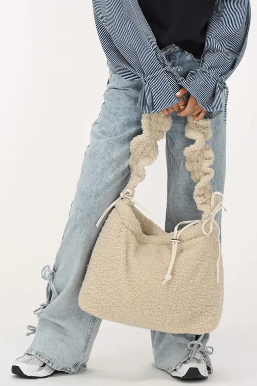 Beige Teddy Shopper Met Ruffle Strap