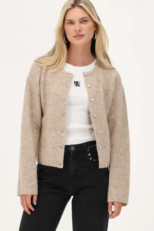 Beige Vestje Met Knoopjes