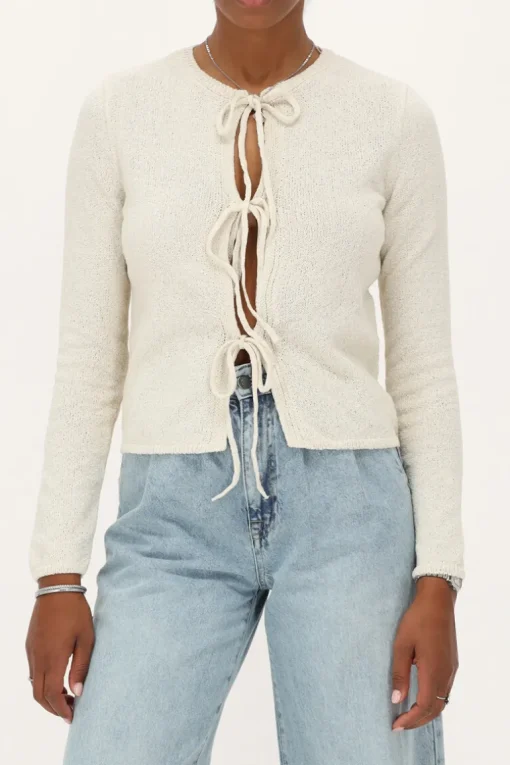 Beige Vestje Met Strikjes