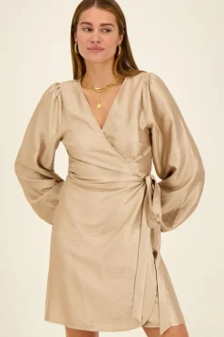 Beige Wikkeljurk Metallic Look