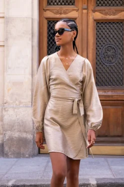 Beige Wikkeljurk Metallic Look
