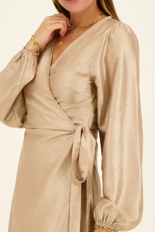 Beige Wikkeljurk Metallic Look