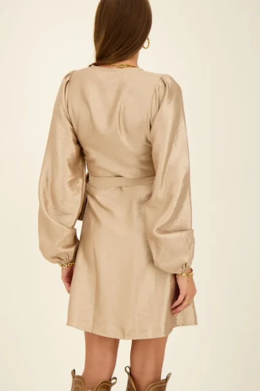 Beige Wikkeljurk Metallic Look