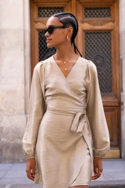 Beige Wikkeljurk Metallic Look