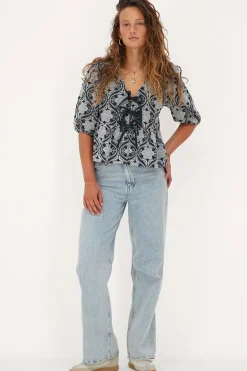 Blauw Chambray Top Met Bloemen Embroidery
