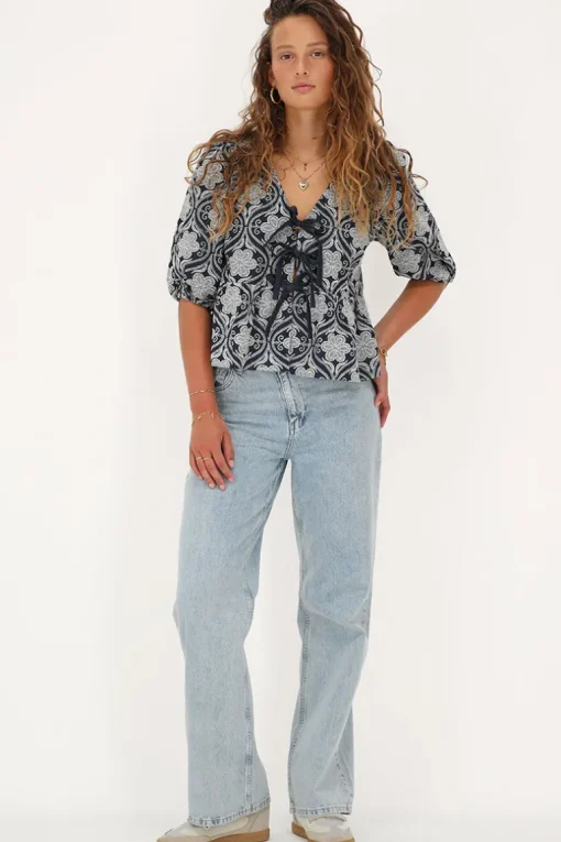 Blauw Chambray Top Met Bloemen Embroidery