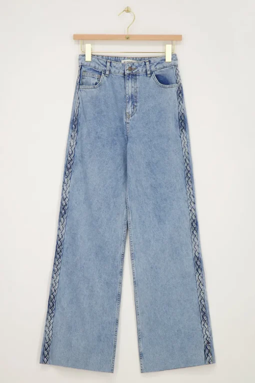 Blauwe Jeans Met Vlecht Detail
