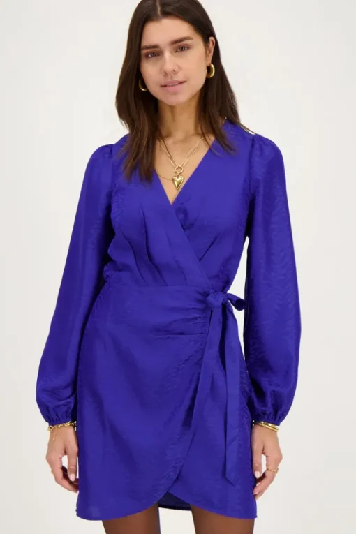 Blauwe Overslagjurk Met Zebra Jacquard
