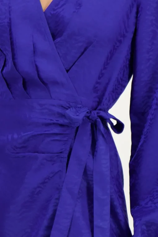 Blauwe Overslagjurk Met Zebra Jacquard
