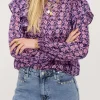 Blauwe Top Met Ruffles En Roze Bloemenprint