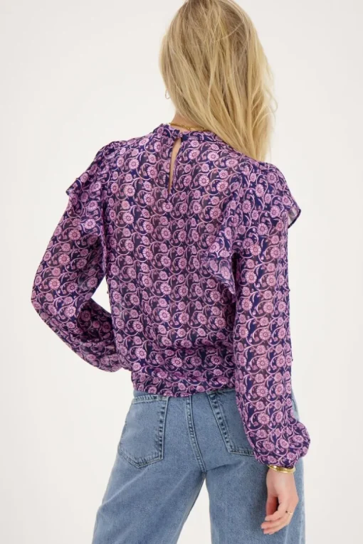 Blauwe Top Met Ruffles En Roze Bloemenprint