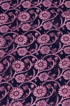 Blauwe Top Met Ruffles En Roze Bloemenprint