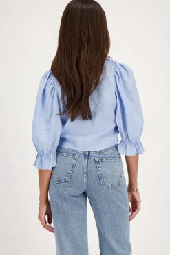 Blauwe Top Met Strikjes En Ruffle Kraag