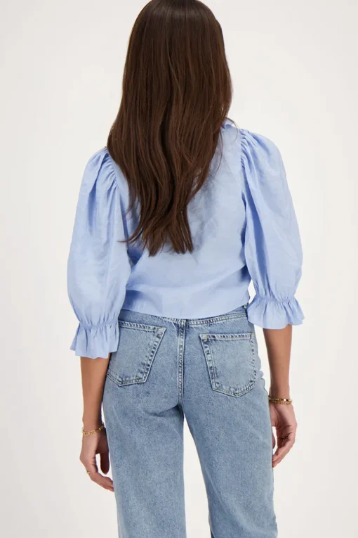 Blauwe Top Met Strikjes En Ruffle Kraag