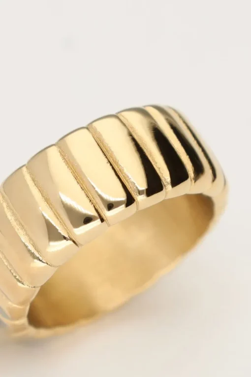 Bold Ring Met Ribbels