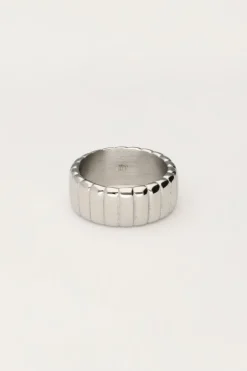 Bold Ring Met Ribbels