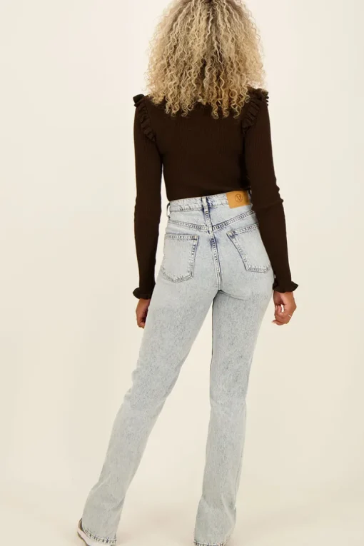 Bruine Rib Top Met Schouder Ruffle