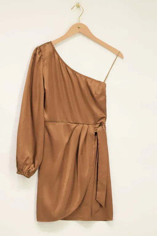Bruine Satijnen One-shoulder Jurk Met Overslag