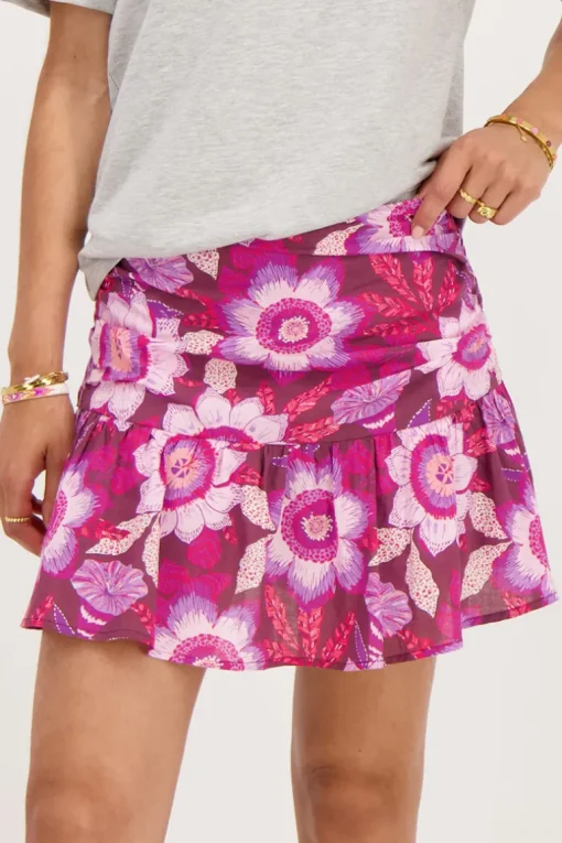 Bruine Skort Met Plooien En Roze Bloemenprint