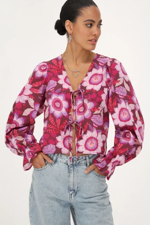 Bruine Top Met Strikjes En Roze Bloemenprint