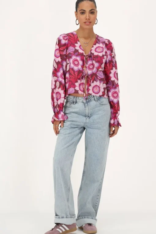 Bruine Top Met Strikjes En Roze Bloemenprint