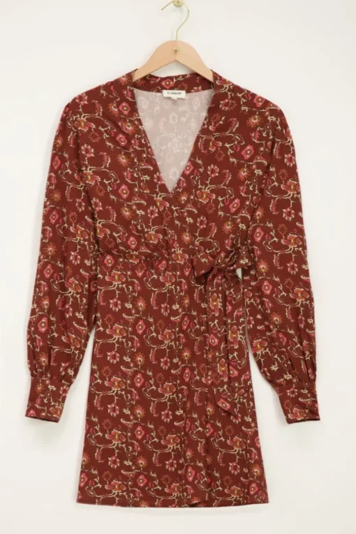 Bruine Wikkeljurk Met Grafische Print